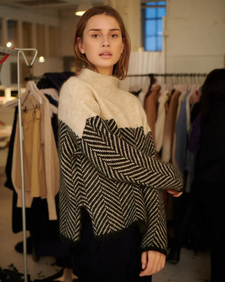 Marilyn | Herringbone Knit Sweater with Luxurious Softness
