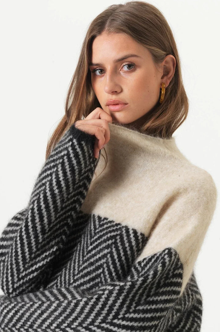 Marilyn | Herringbone Knit Sweater with Luxurious Softness